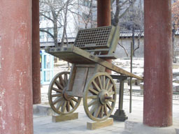 Wooden cart at Teoksugung 