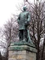 Bronze statue of soldier; name is Roon