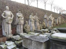 Statues of warriors and famous germans lined up