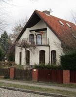 House with roof reminiscinent of a thatched roof hut