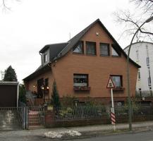 House with pentagonal shape to side
