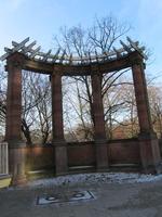 Four columns arranged in semicircle