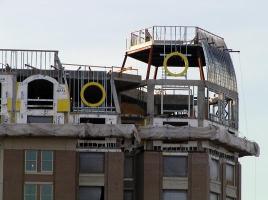Apartment building roof with octagonal section
