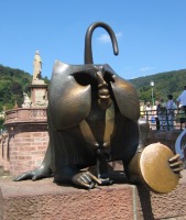 sculpture of cat