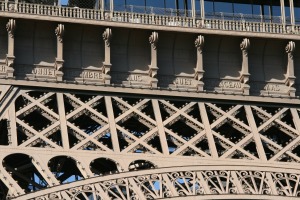 detail of horizontal gridwork