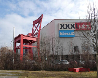 Gigantic (two-story-tall) red chair in front of XXXLutz furniture store