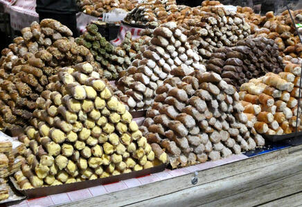 pyramidal stacks of italian pastries
