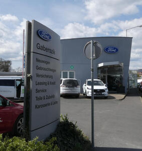 Exterior Ford dealership in Graz
