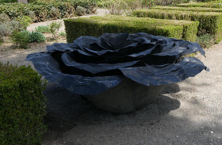 metal sculpture that looks like artichoke bloom