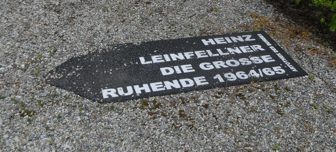 sculpture title sign