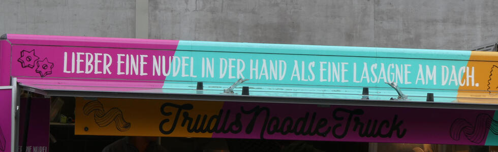 Lieber eine Nudel in der Hand als eine Lasagne am Dach.