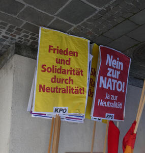 Frieden und Solidarität durch Neutralität! / Nein zur NATO! Ja zur Neutralität!