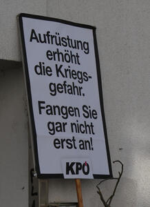 Aufrüstung erhöht die Kriegsgefahr. Fangen Sie gar nicht erst an!