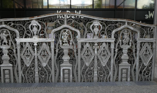 closed gates at ka de we