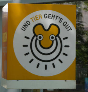 „Und Tier geht’s gut“ on a logo for a veterinary clinic.
