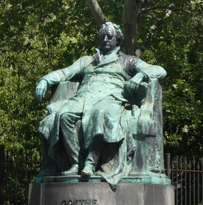 statue of seated goethe