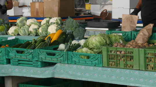 vegetables at farmers market