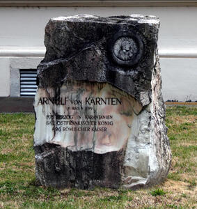 Stone monument to Arnulf von Kärnten