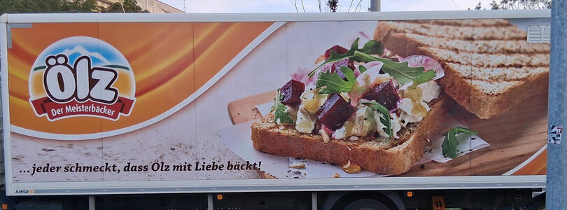 Truck for Ölz bread: „...jeder schmeckt, dass Ölz mit Liebe bäckt!”