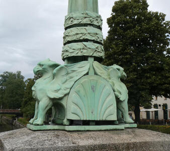 Pair of gryphons at base of light pole