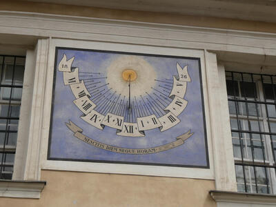 Sundial with Latin inscription “Nescitis diem neque horam“