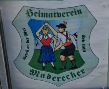 Logo with man in Lederhosen and woman in Dirndl doing a dance