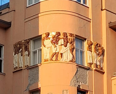 Reliefwork portraying greek or Egyptian workers