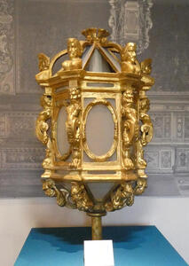 Large gilded octagonal container