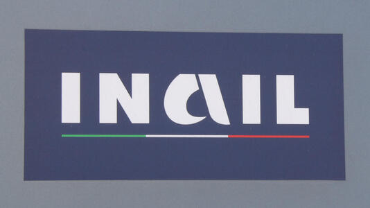 Company name inail, with the “a” in a near-cursive style