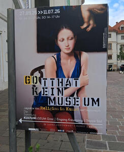 Poster of woman in blue blouse. Text: Gott hat kein Museum; Aspekte von Religion in Kunst der Gegenwart