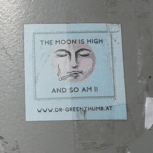 A drawing of the “man in the moon“ smoking a joint. Text: The moon is high / and so am I! www. dr-greenthumb.at