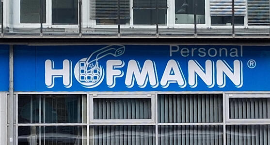Logo for Personal Hofmann; the O has a touch-tone pad on it, and above it an old-style telephone earpiece.