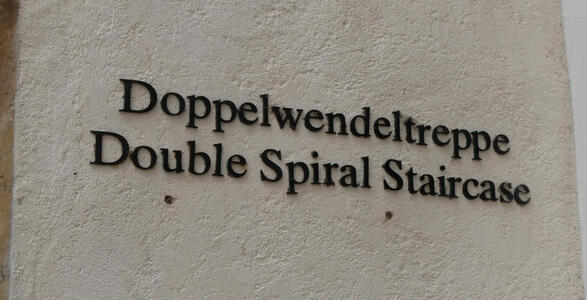 Text in German and English: Doppelwendeltreppe / Double Spiral Staircase