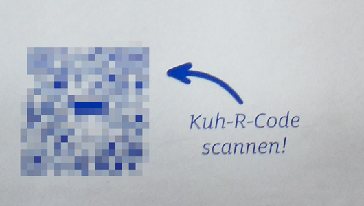Kuh-R-Code scannen! with an arrow pointing to a QR code
