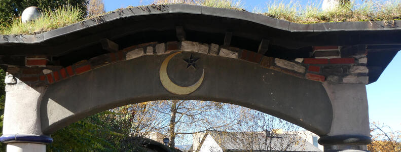 Arch with crescent moon and star at upper right