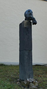 Bust of Stefan Zweig atop a large rectangular pillar.