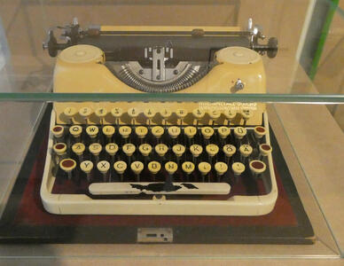 Old bakelite typewriter with German keyboard