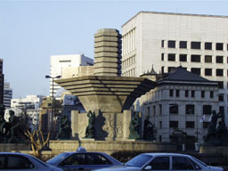 sculpture near Myeong-dong (2)