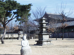 Sculpture at Kyeongbokkung