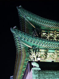 Kwangwhamun at night 