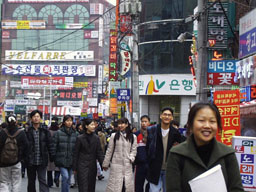 Taehangno crowd scene (1)
