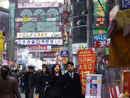 Taehangno crowd scene (2) 