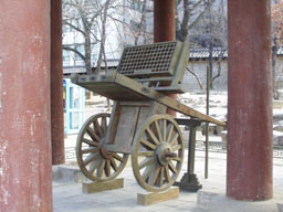 Wooden cart at Teoksugung