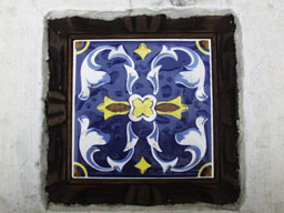 Building tile near Hongik Univ. 