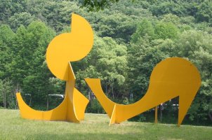 Yellow sculpture (don't know its name)