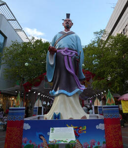 statue to heroic warrior