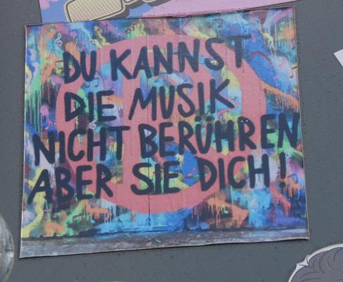 Du kannst die Musik nicht berühren aber sie dich!