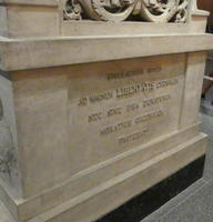 Latin inscription on back of statue of George Washington