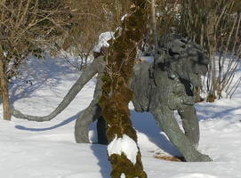 Lawn ornament of lion