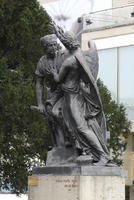 statue